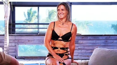 Laeticia, 43 years old, saleswoman at the J&M Store in Reunion Island!