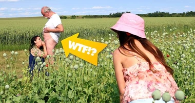 Sexo al aire libre con pareja mayor - Andrea Wet & Lucka Petite
