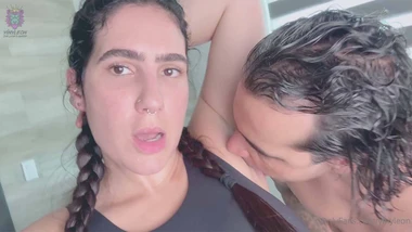 Follando a la latina de perrito – Yiny Leon