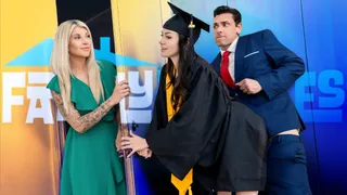 Día de graduación Cuckquean - Selena Love