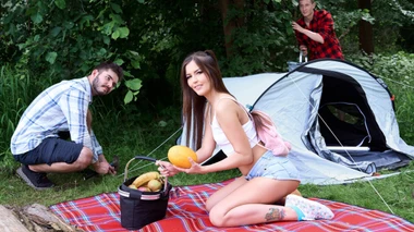 Picnic For A Cuckold: Love In The Leaves - Cindy Shine
